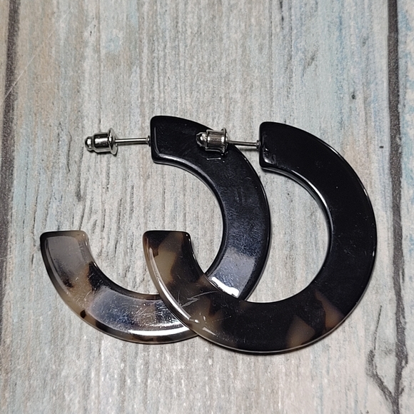 Tortoise C Hoop Earrings. - Picture 6 of 6